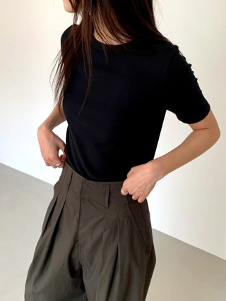 黑色