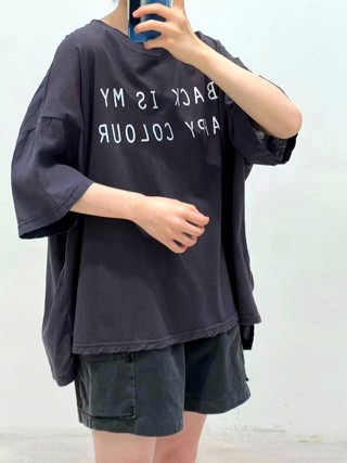 黑色