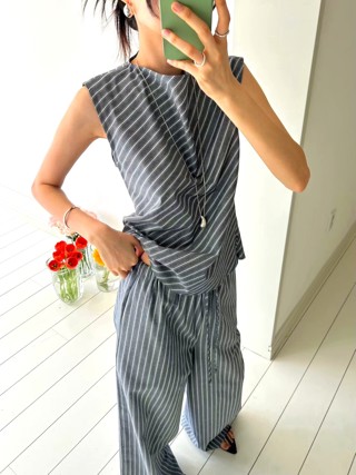 灰色