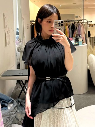 黑色