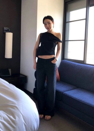 黑色