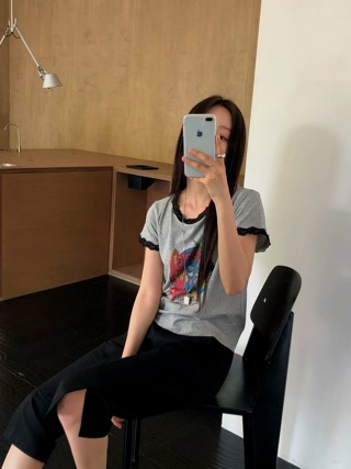 灰色