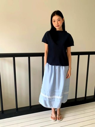 深蓝色