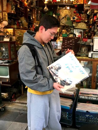 灰色