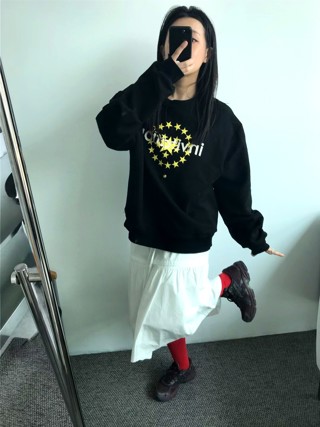 黑色
