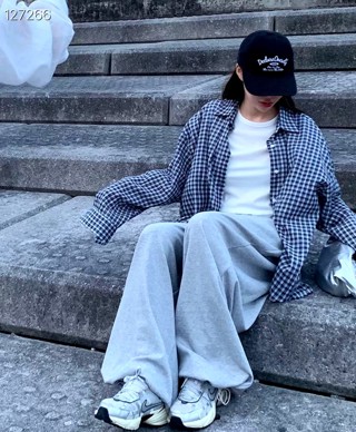 黑色