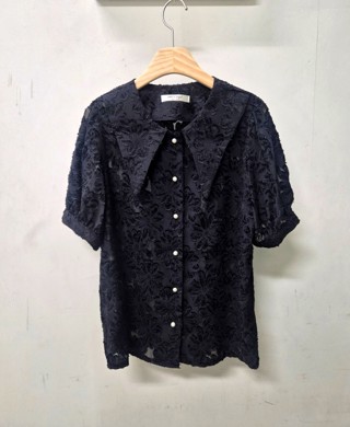 黑色