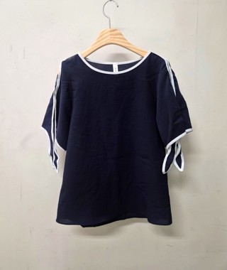 深蓝色