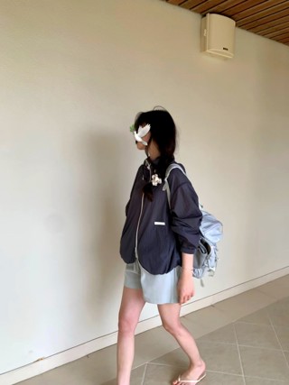 深蓝色