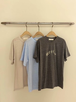 灰色
