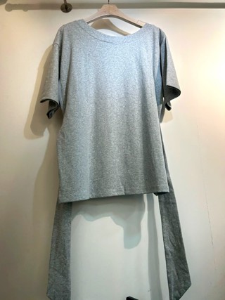 灰色