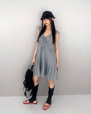 灰色