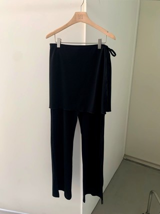 黑色