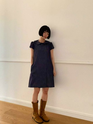 深蓝色