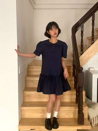 深蓝色