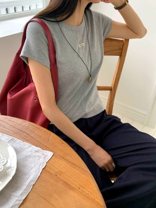 灰色
