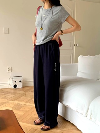 深蓝色