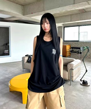黑色
