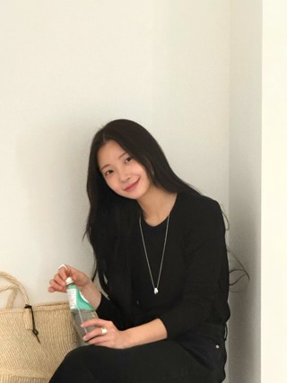 黑色