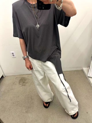灰色