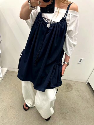 深蓝色
