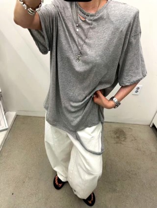 灰色