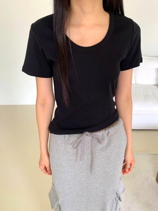黑色