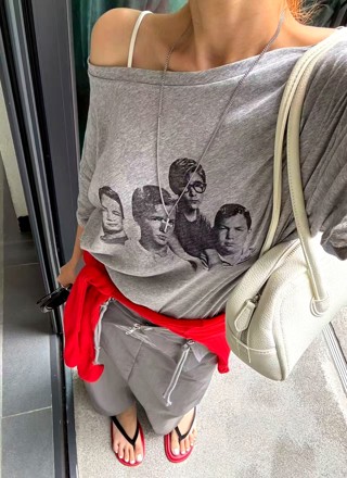 灰色