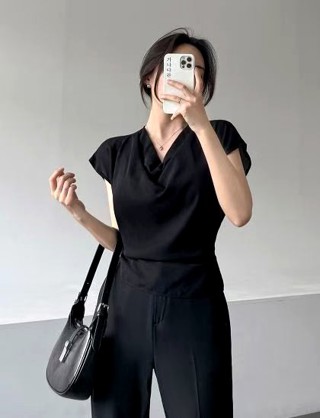 黑色