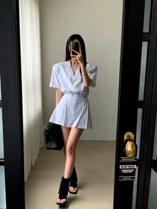 蓝色
