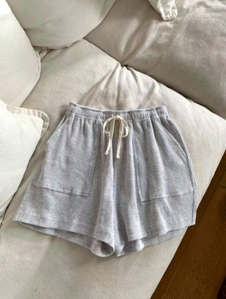 灰色