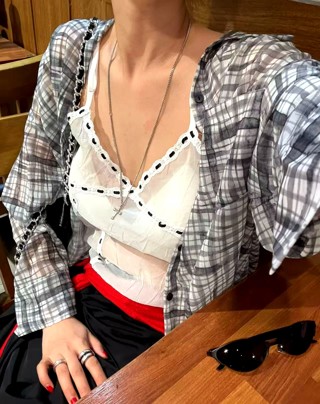 灰色