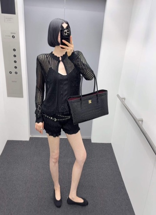 黑色