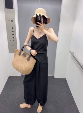 黑色