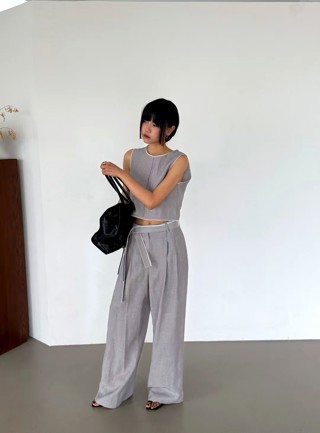灰色