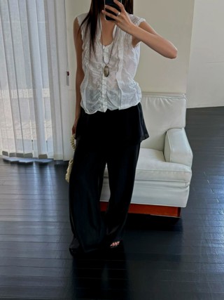 黑色