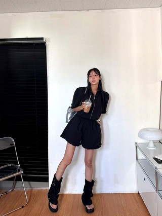 黑色