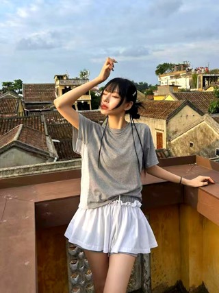 灰色