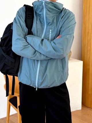 蓝色
