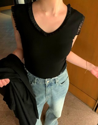 黑色