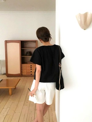 黑色