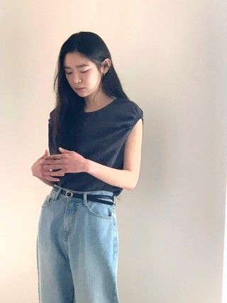 黑色