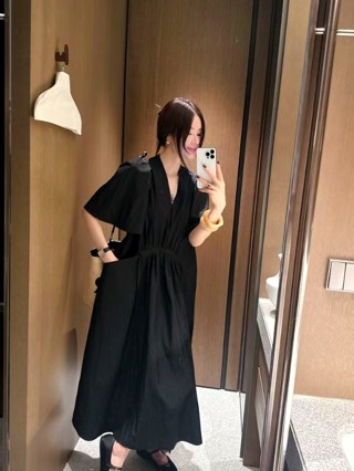 黑色