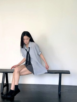 灰色