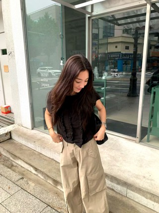 黑色