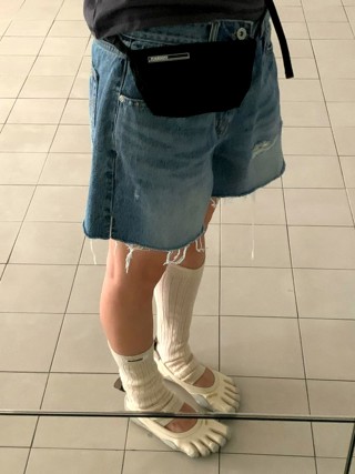 黑色