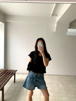 黑色