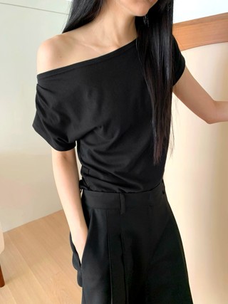 黑色