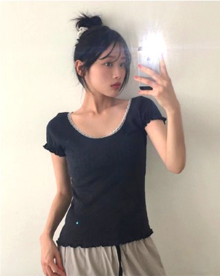 黑色