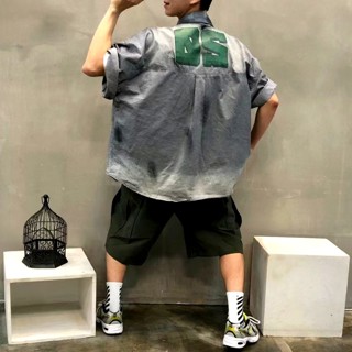 灰色